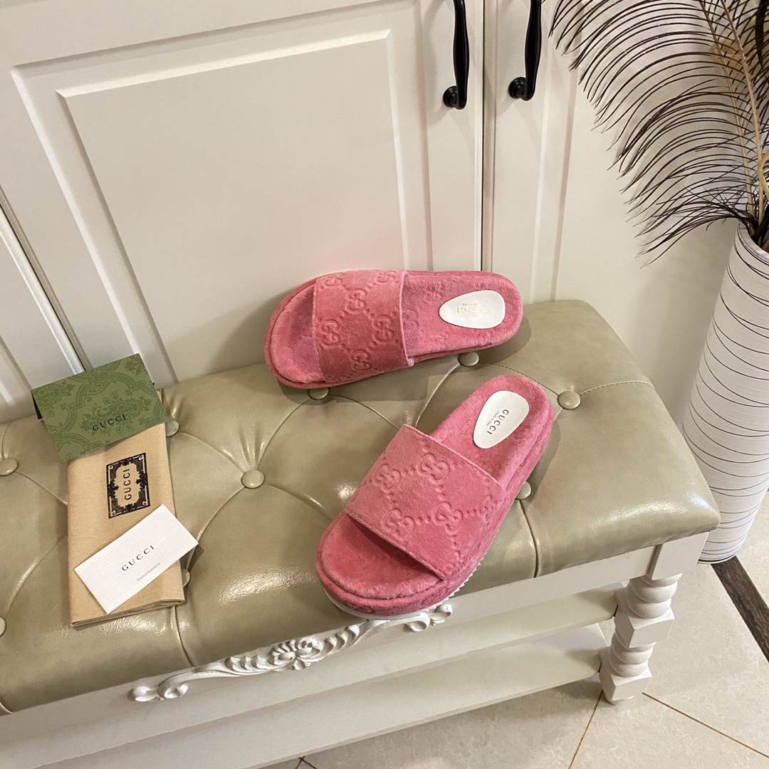 Gucci Women's GG Platform Sandal - DopestKickz