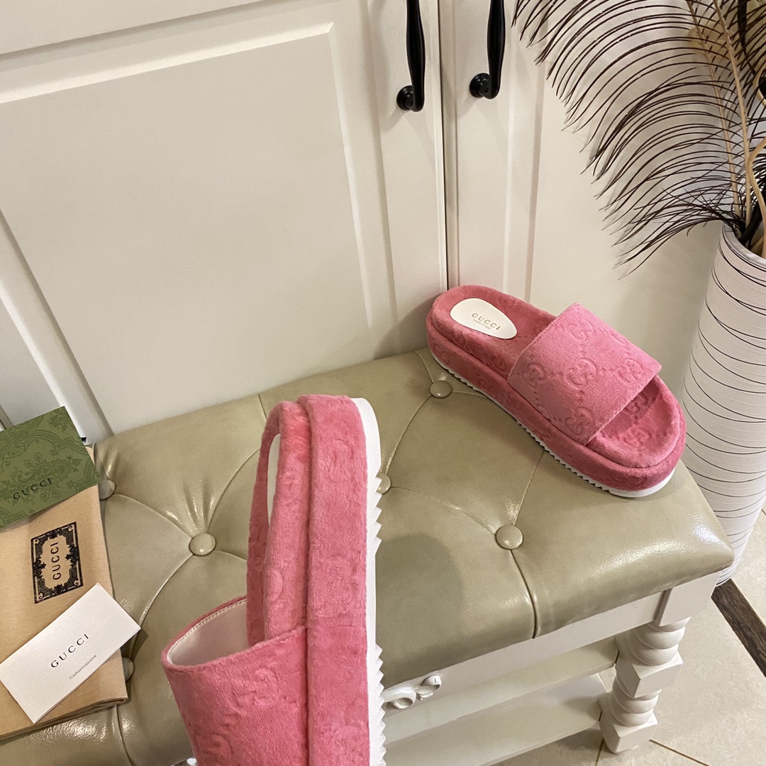 Gucci Women's GG Platform Sandal - DopestKickz