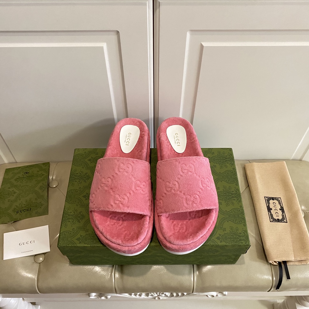 Gucci Women's GG Platform Sandal - DopestKickz