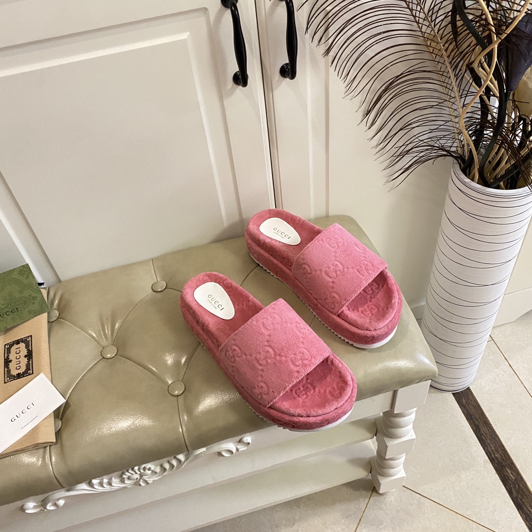 Gucci Women's GG Platform Sandal - DopestKickz