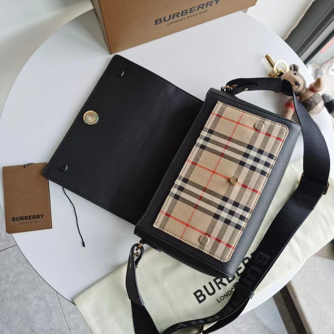 Burberry Hackberry Leather Cross -Body Bag (25-18-8.5cm) - DopestKickz