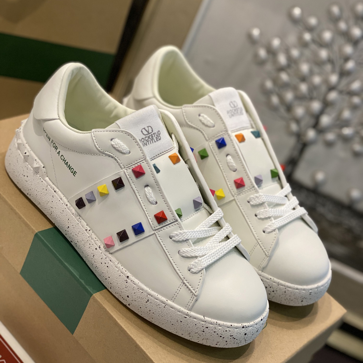Valenti  Open For A Change Sneaker In Bio-Based Material In White/Multicolor - DopestKickz