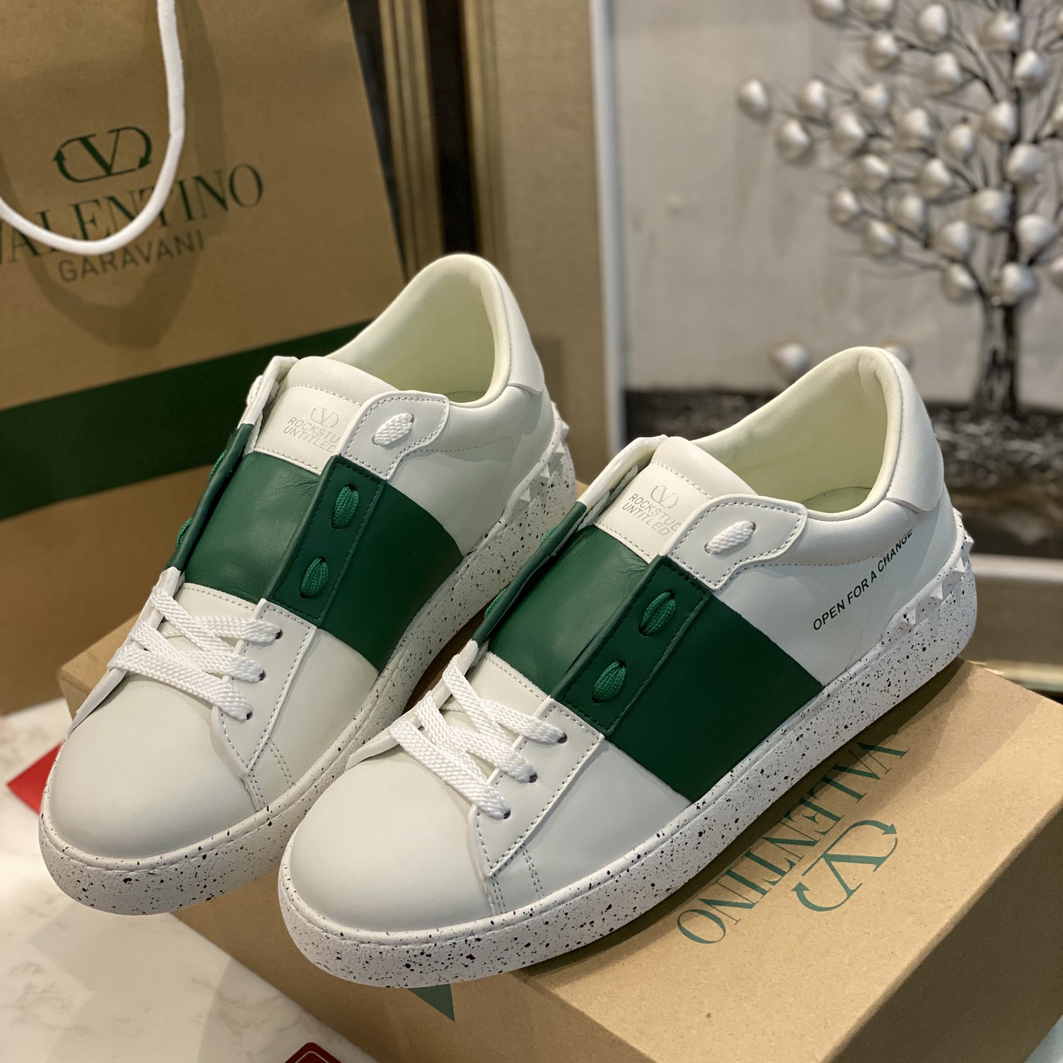 Valenti Open For A Change Sneaker In Bio-Based Material In White/Green - DopestKickz