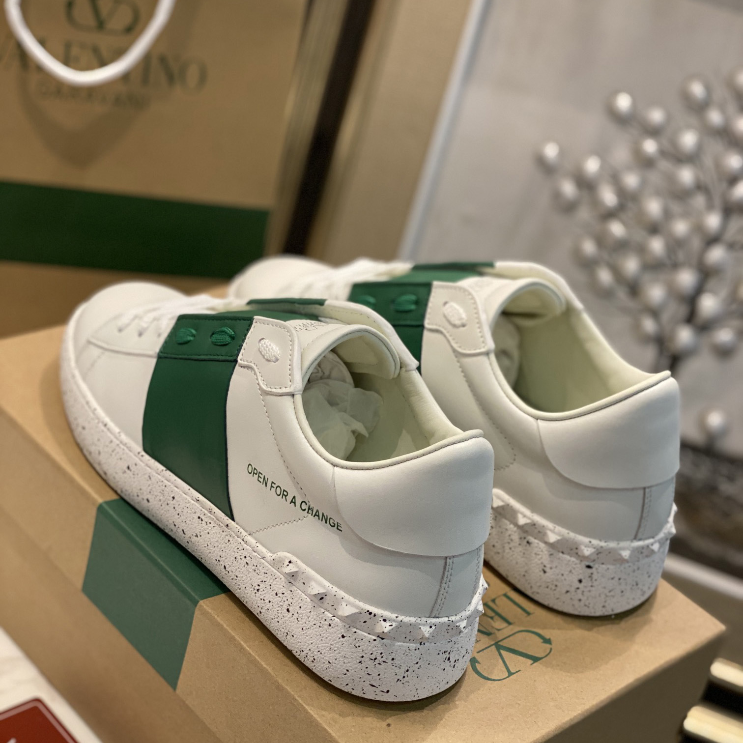 Valenti Open For A Change Sneaker In Bio-Based Material In White/Green - DopestKickz