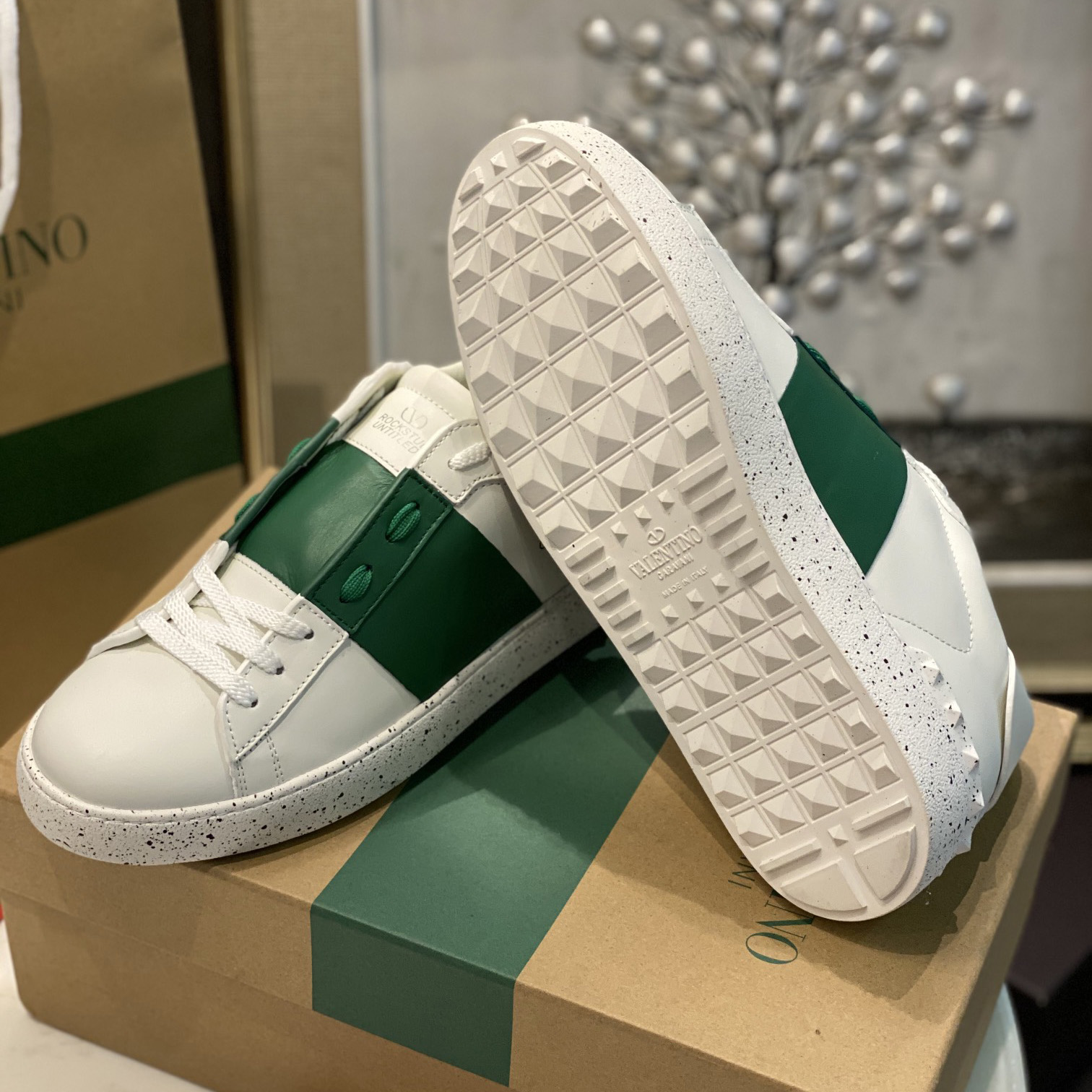 Valenti Open For A Change Sneaker In Bio-Based Material In White/Green - DopestKickz