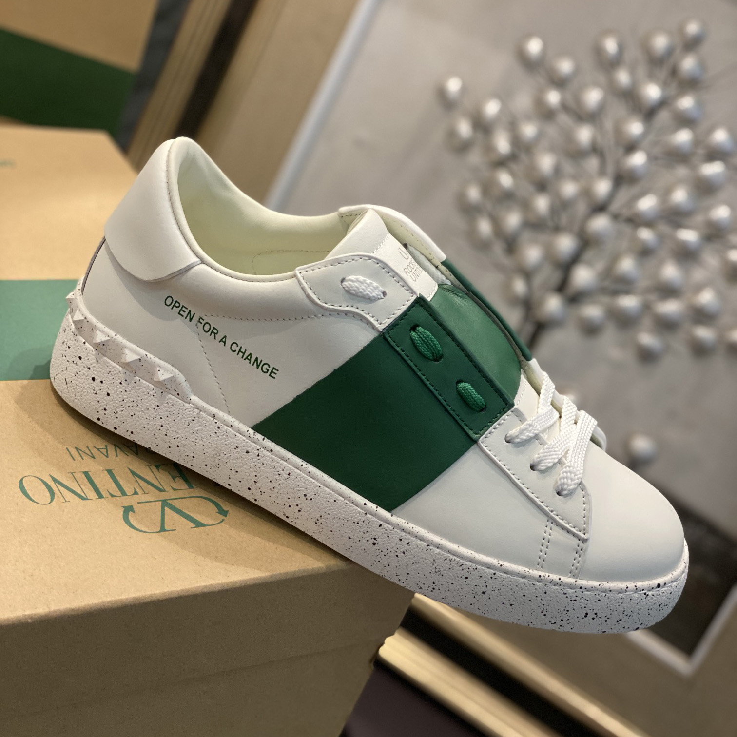 Valenti Open For A Change Sneaker In Bio-Based Material In White/Green - DopestKickz