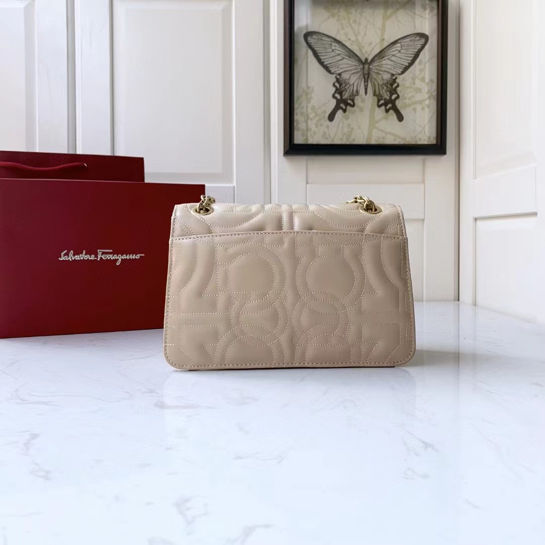 Ferragamo Leather Shoulder Bag(25-16-9cm)   - DopestKickz