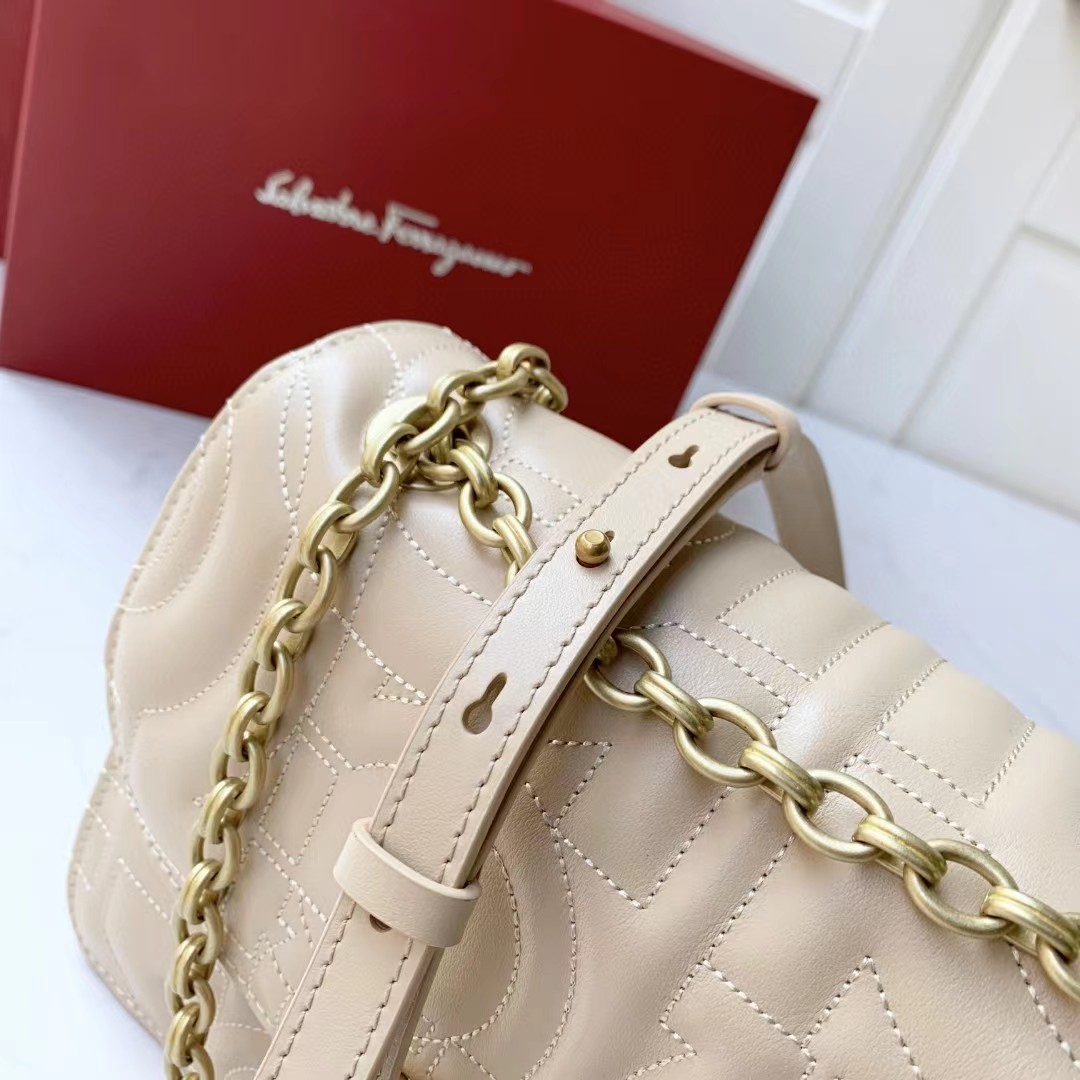 Ferragamo Leather Shoulder Bag(25-16-9cm)   - DopestKickz