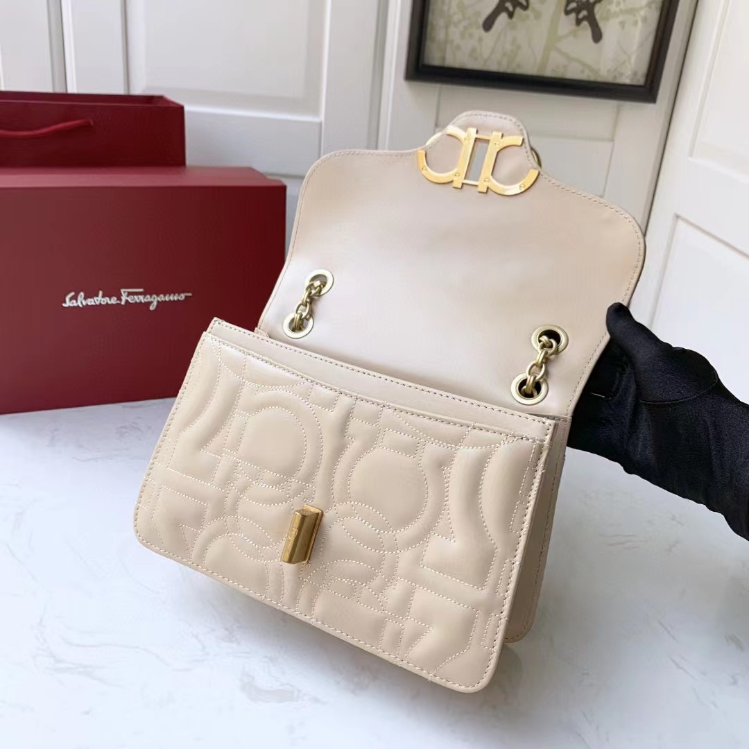 Ferragamo Leather Shoulder Bag(25-16-9cm)   - DopestKickz