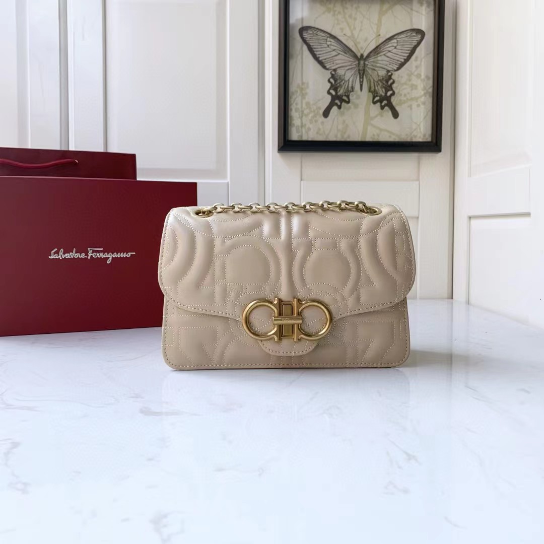 Ferragamo Leather Shoulder Bag(25-16-9cm)   - DopestKickz