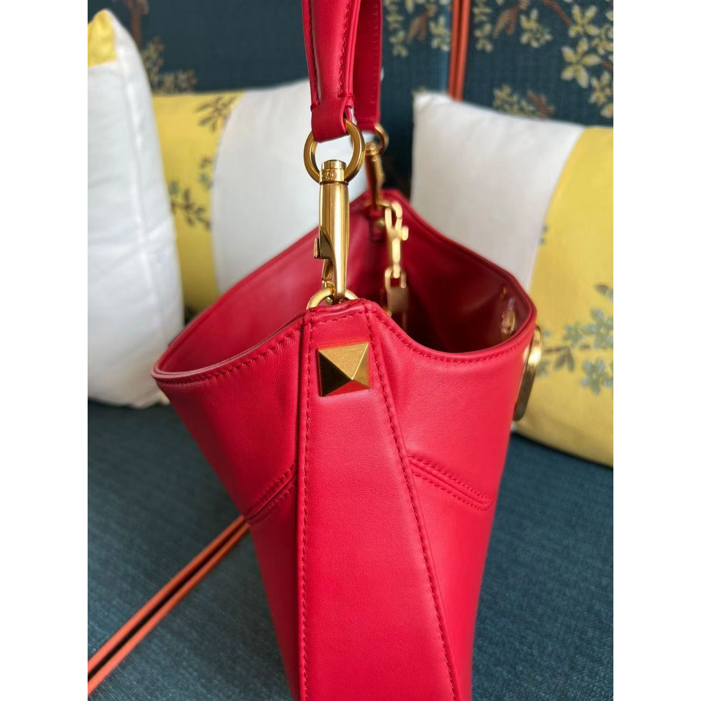 Valenti  Vlogo Handbag(28-22-8cm) - DopestKickz