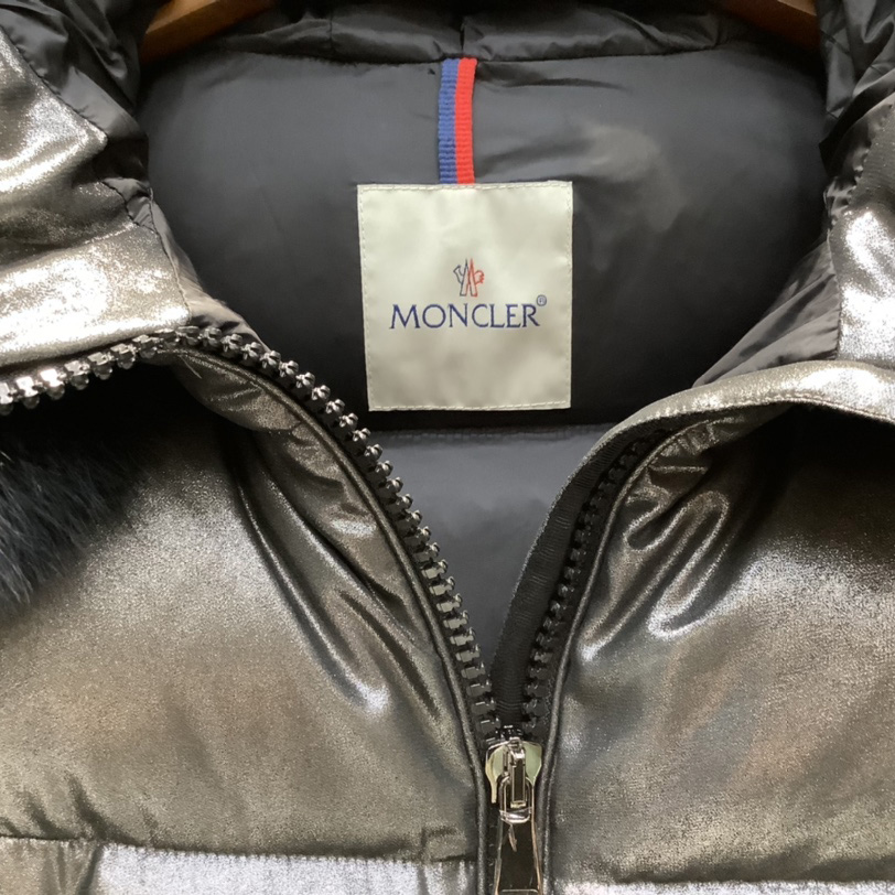 Moncler Laiche Short Down Jacket - DopestKickz