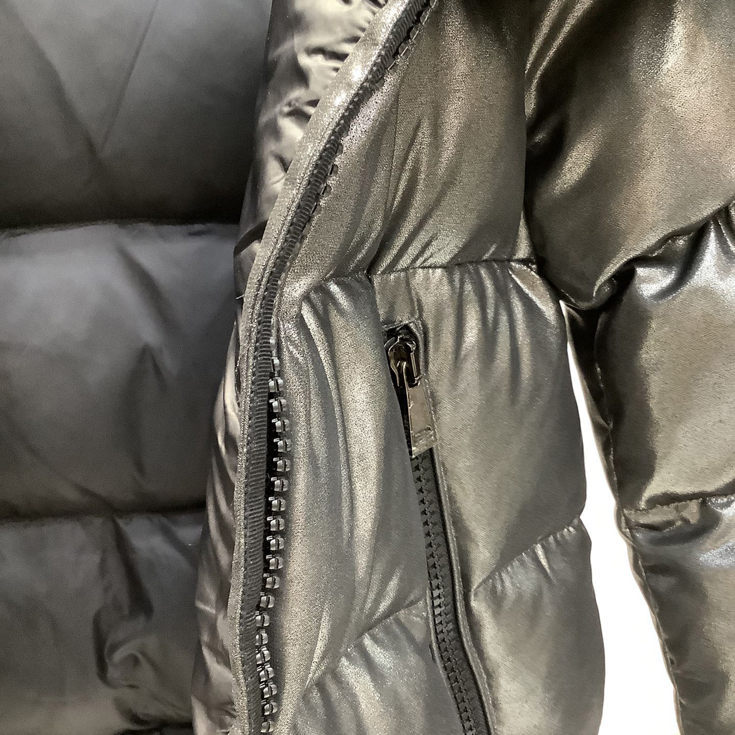 Moncler Laiche Short Down Jacket - DopestKickz