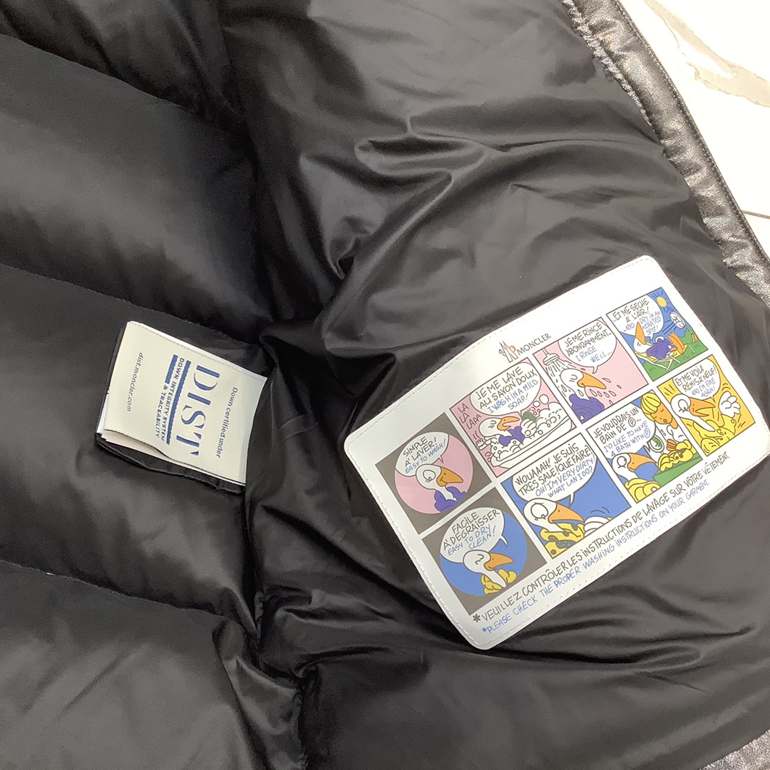 Moncler Laiche Short Down Jacket - DopestKickz