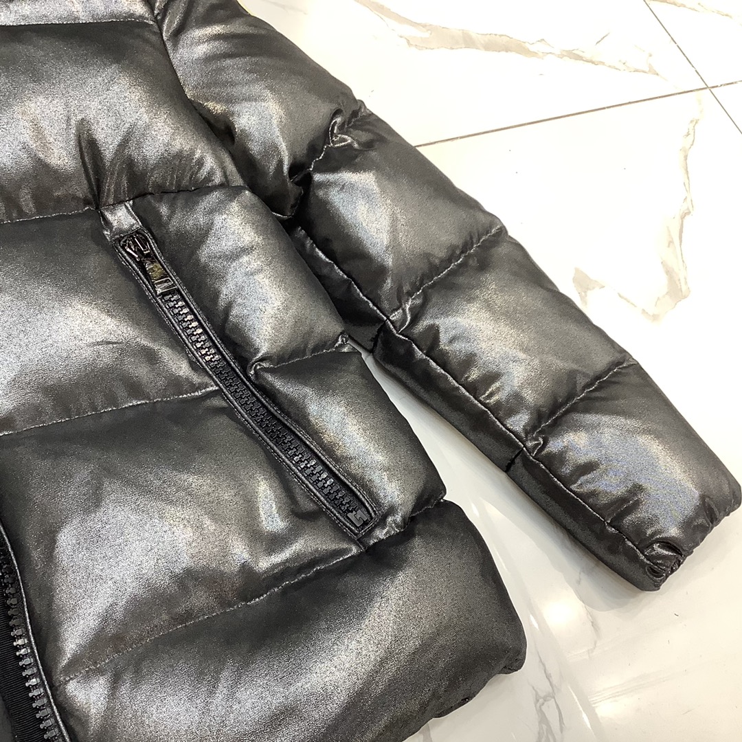 Moncler Laiche Short Down Jacket - DopestKickz