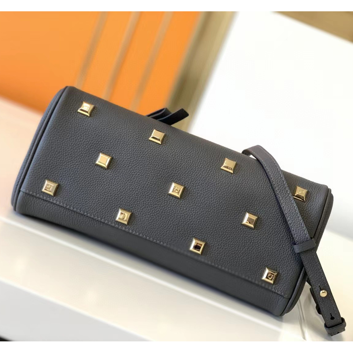 Ferragamo Studio Soft Bag(29-25-14.5cm)   21H159 - DopestKickz