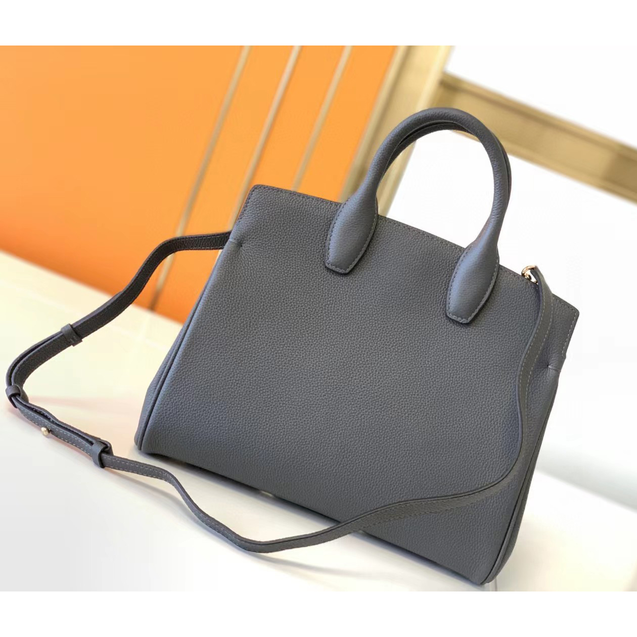 Ferragamo Studio Soft Bag(29-25-14.5cm)   21H159 - DopestKickz