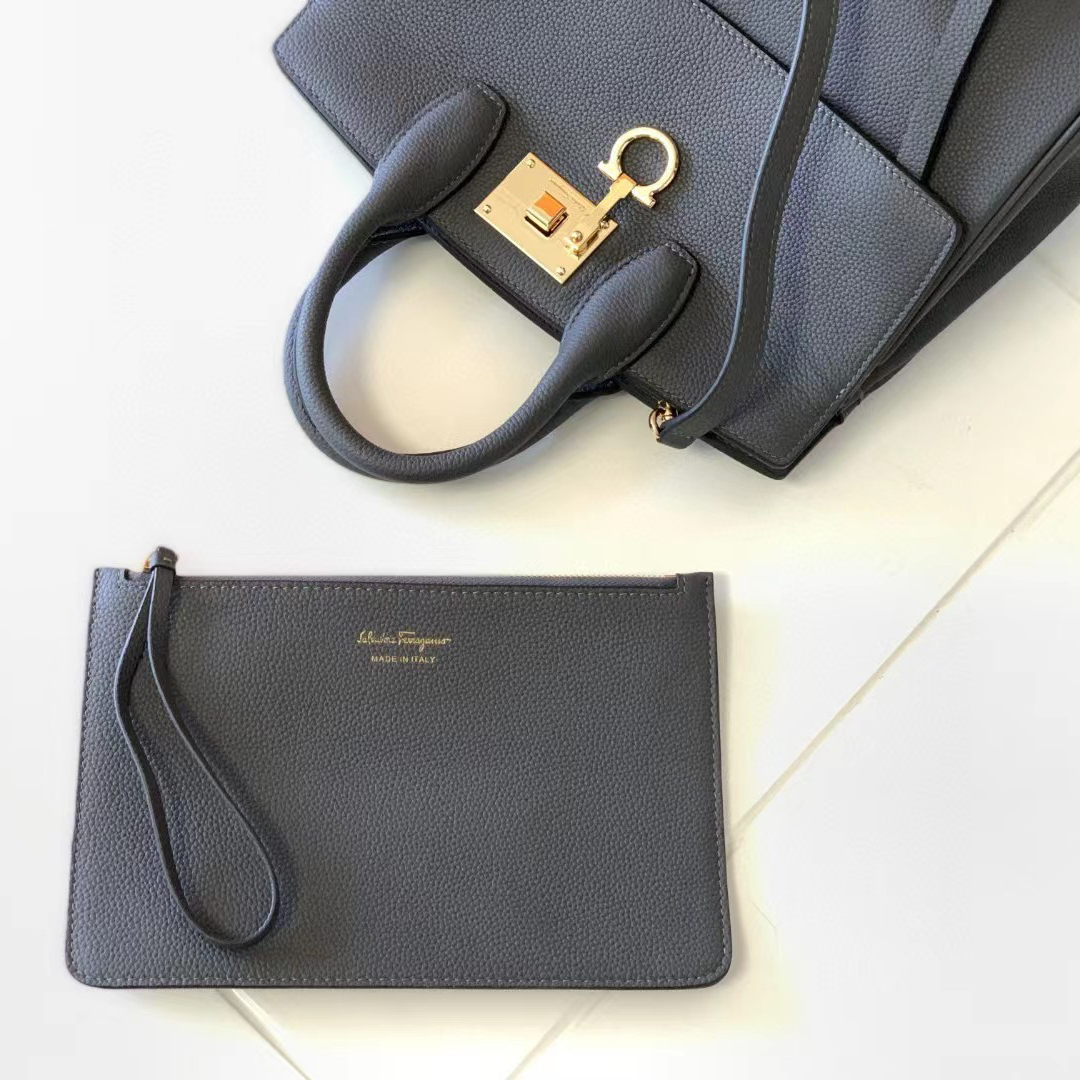 Ferragamo Studio Soft Bag(29-25-14.5cm)   21H159 - DopestKickz