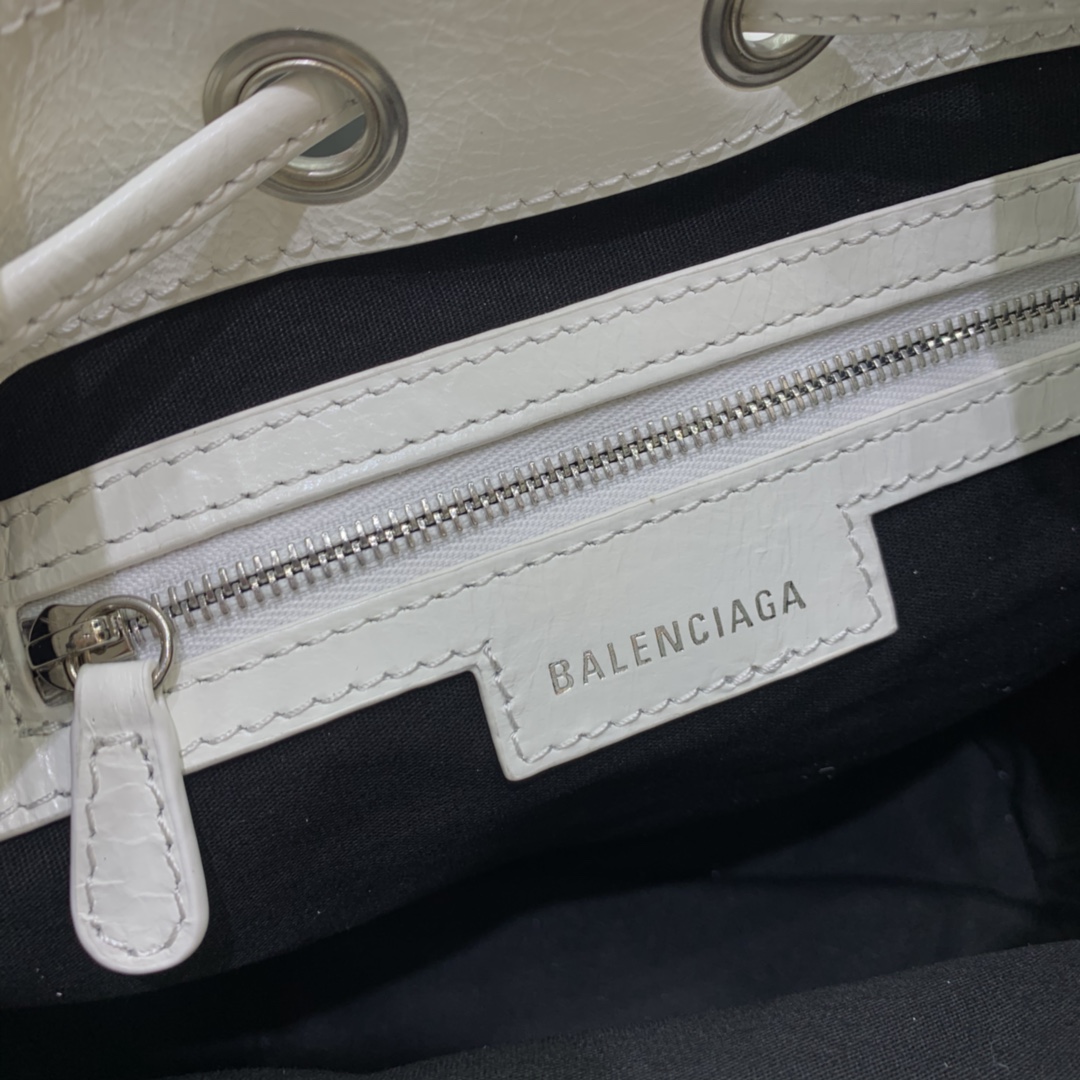 Balenciaga Le Cagole XS Bucket Bag In White Arena Lambskin, Aged-Silver Hardware(15-19.8-17.8cm) - DopestKickz