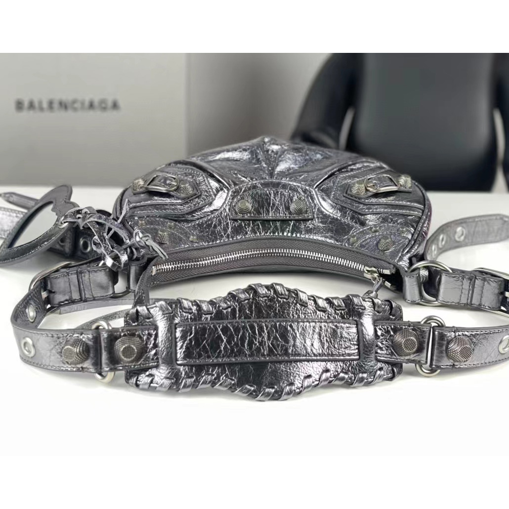 Balenciaga Le Cagole XS Shoulder Bag (26-16-10cm) - DopestKickz