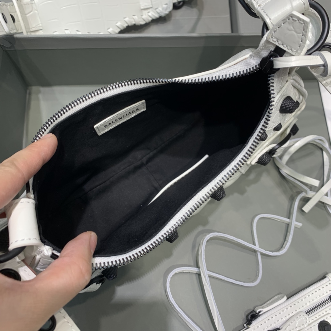 Balenciaga Le Cagole XS Shoulder Bag (26-12-6cm) - DopestKickz