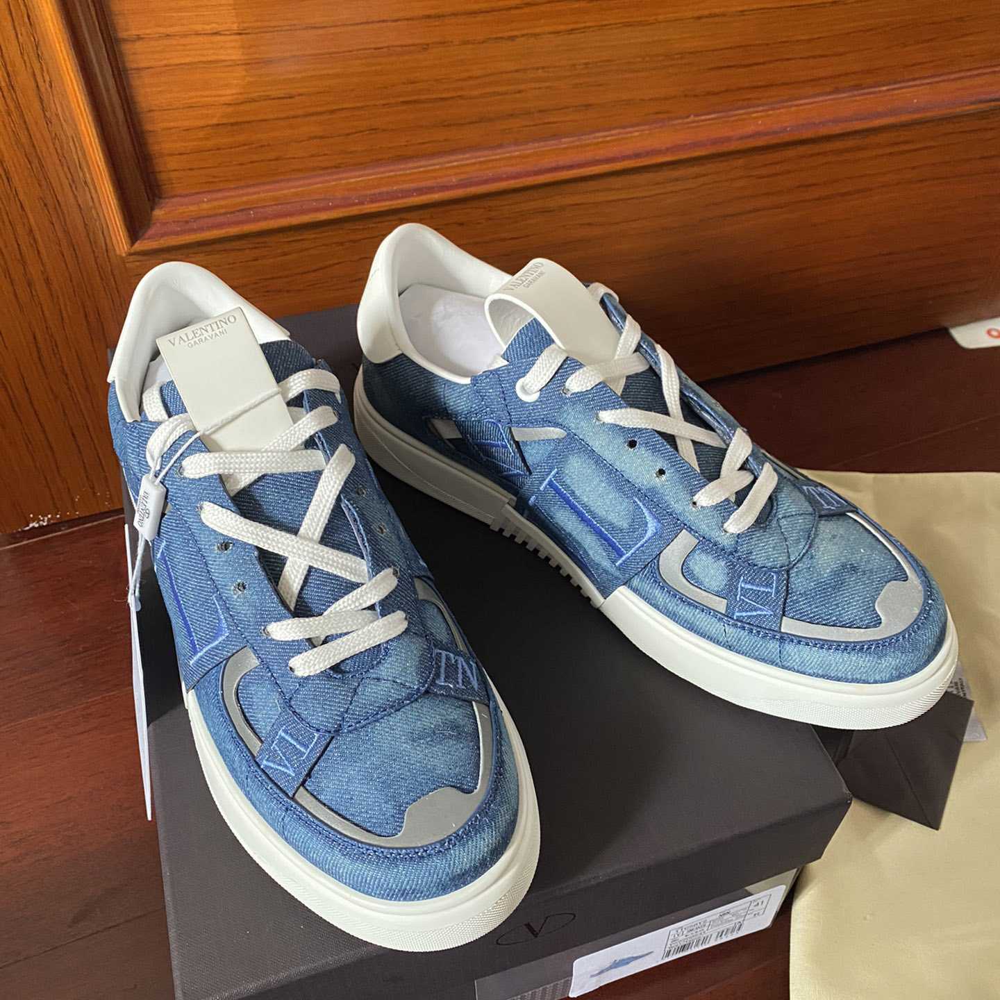 Valenti Low-Top Calfskin Vl7n Sneaker With Bands - DopestKickz