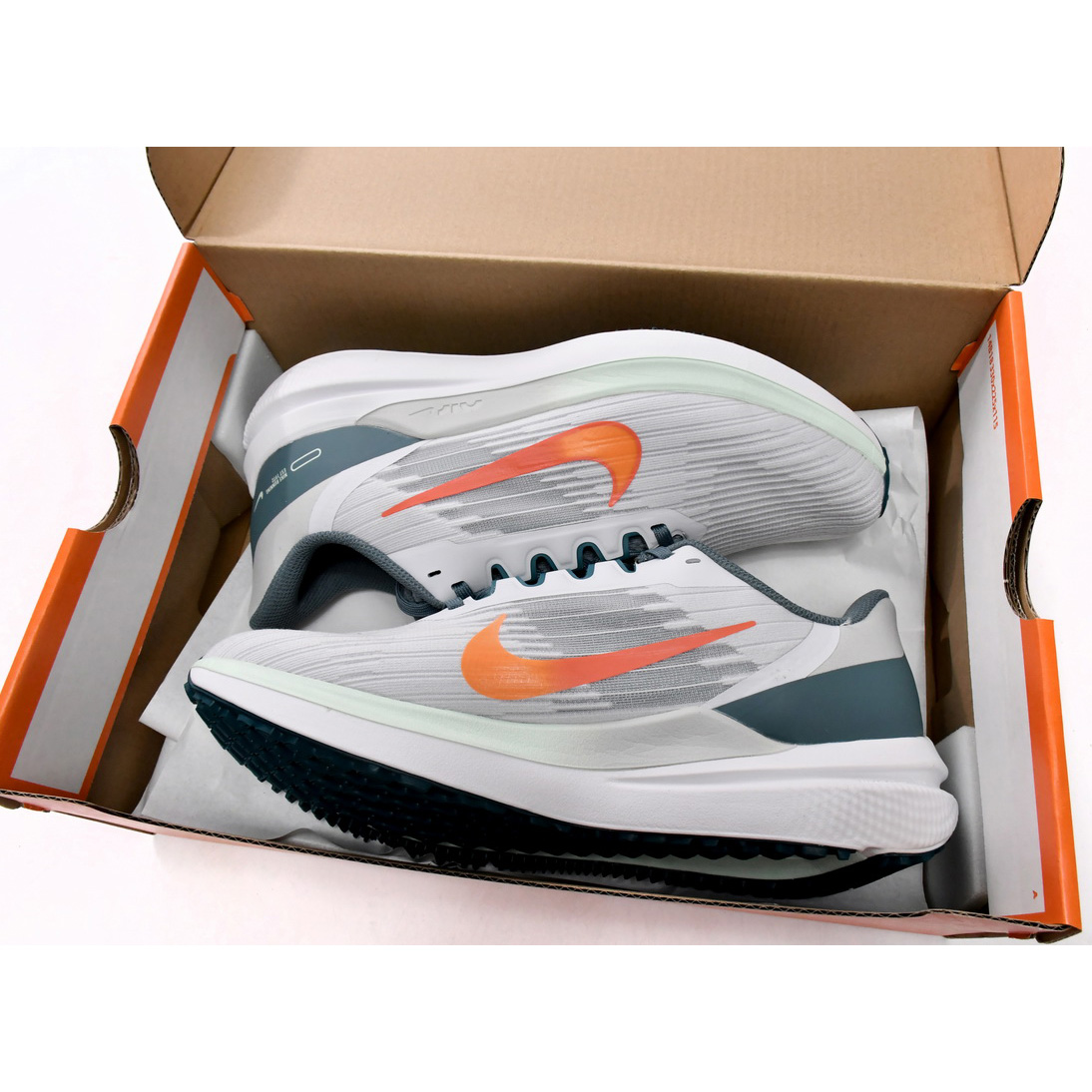Nike Air Winflo 9 Pure Platinum Mineral Sneaker     DD6203-005 - DopestKickz