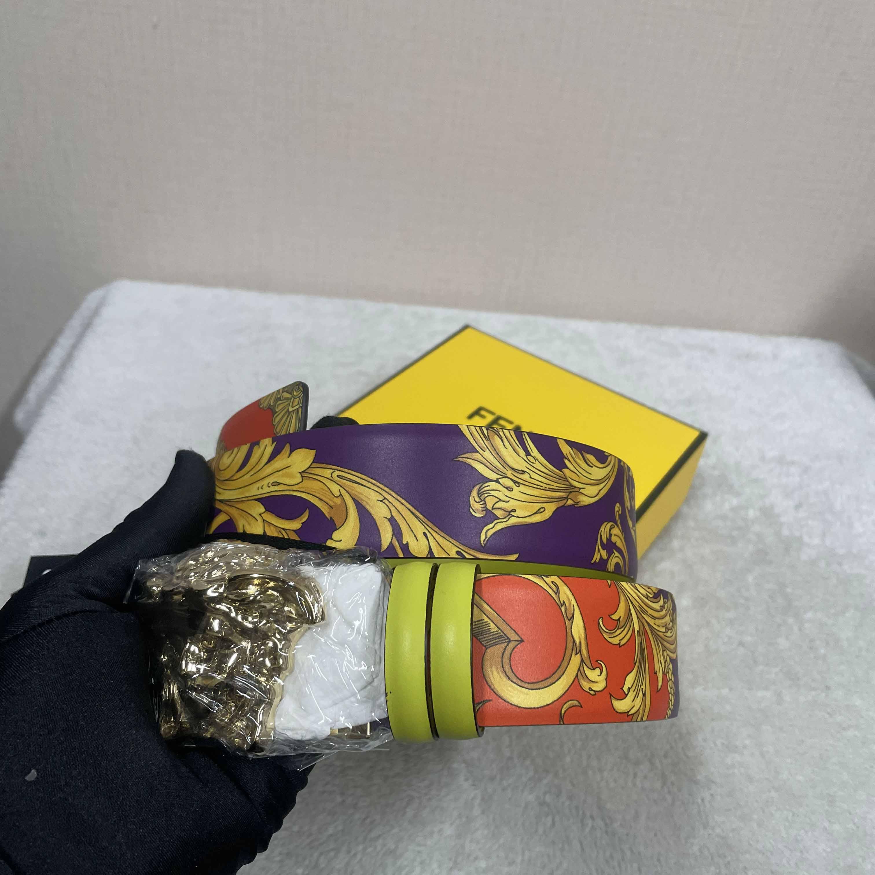 Versace La Medusa Le Pop Classique Reversible Belt   40mm - DopestKickz