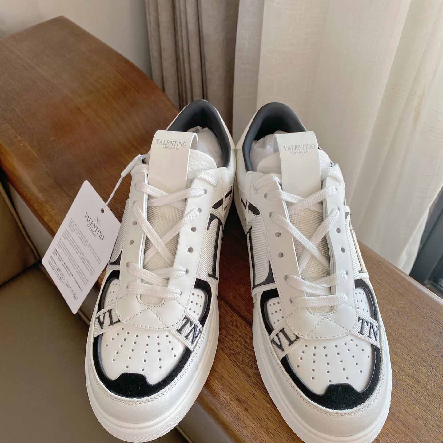 Valenti Low-Top Calfskin Vl7n Sneaker With Bands - DopestKickz