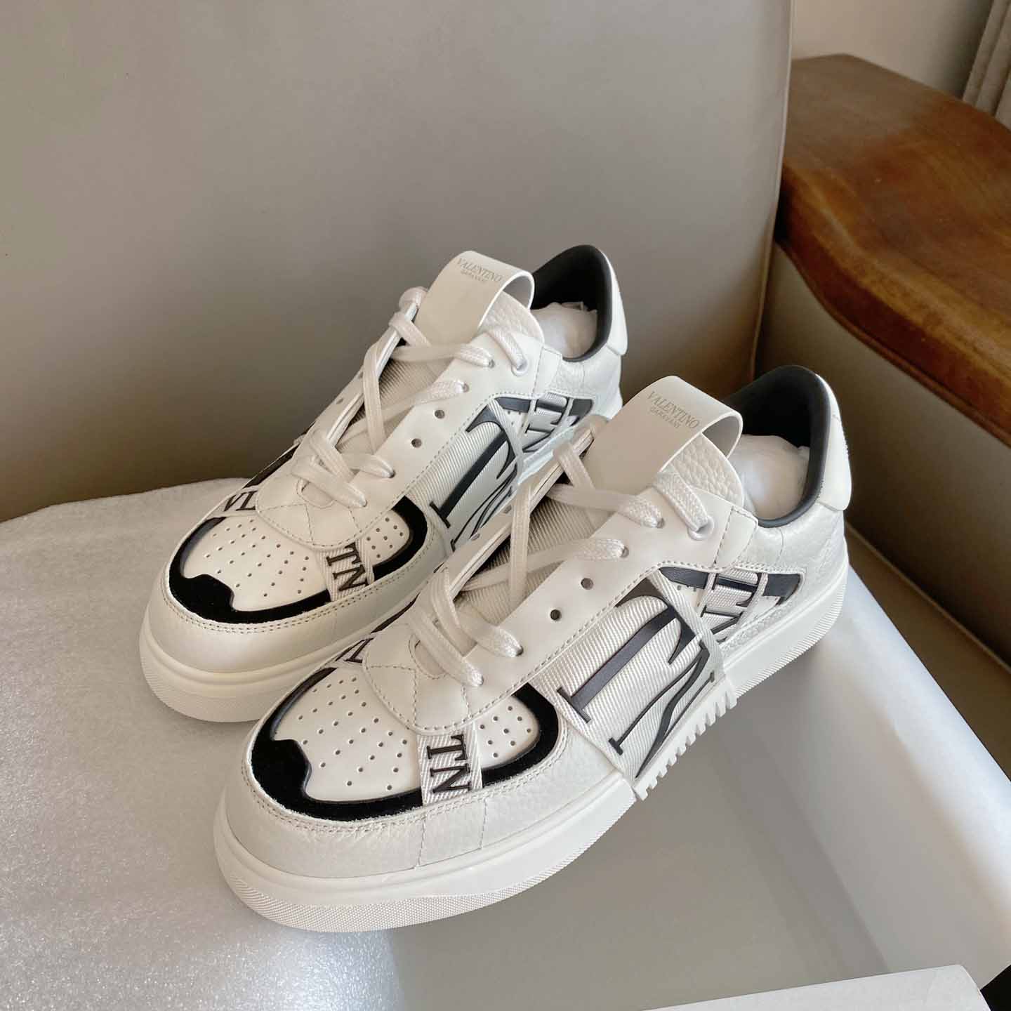 Valenti Low-Top Calfskin Vl7n Sneaker With Bands - DopestKickz