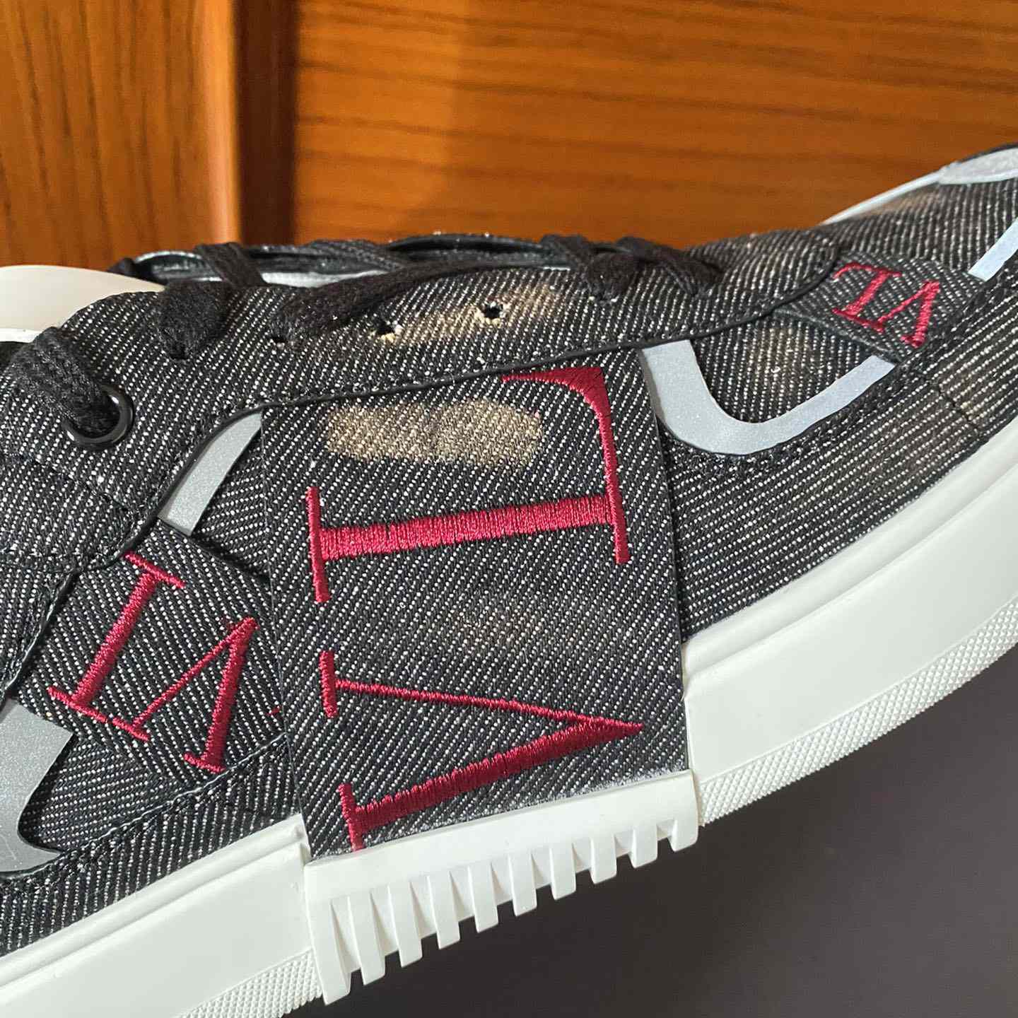 Valenti Low-Top Calfskin Vl7n Sneaker With Bands - DopestKickz