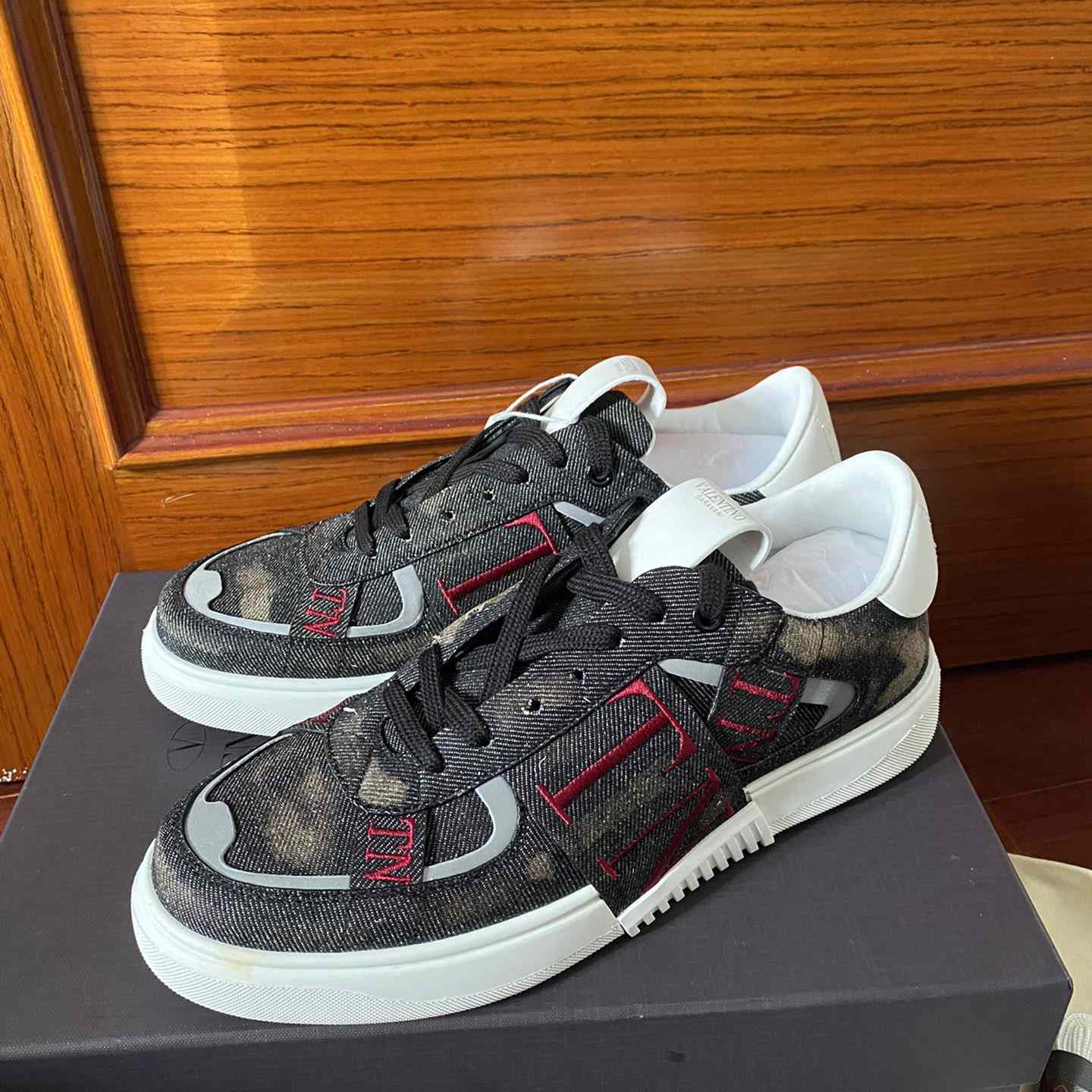 Valenti Low-Top Calfskin Vl7n Sneaker With Bands - DopestKickz