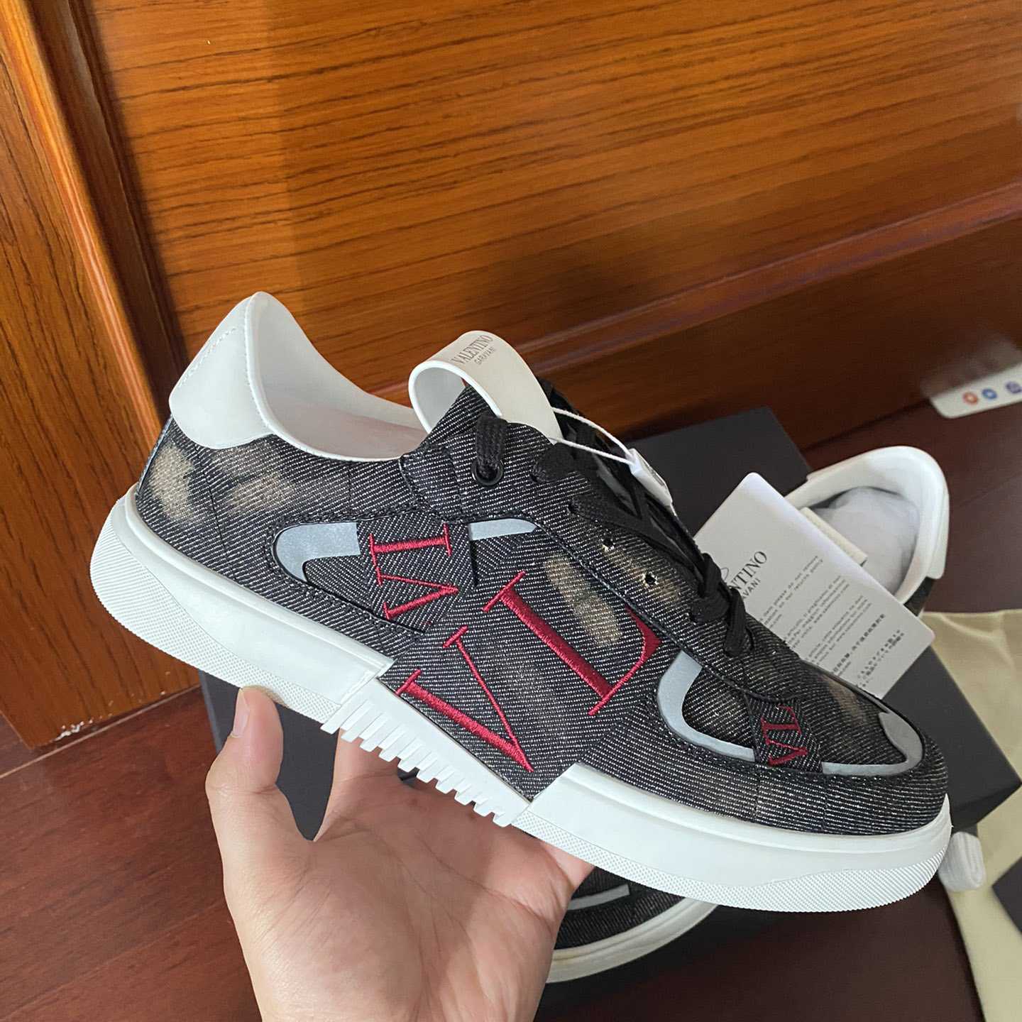 Valenti Low-Top Calfskin Vl7n Sneaker With Bands - DopestKickz