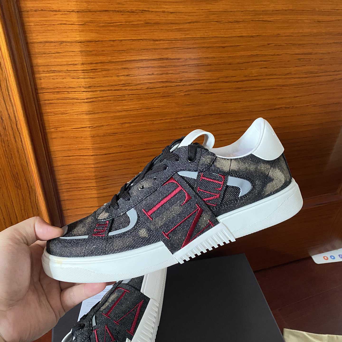 Valenti Low-Top Calfskin Vl7n Sneaker With Bands - DopestKickz