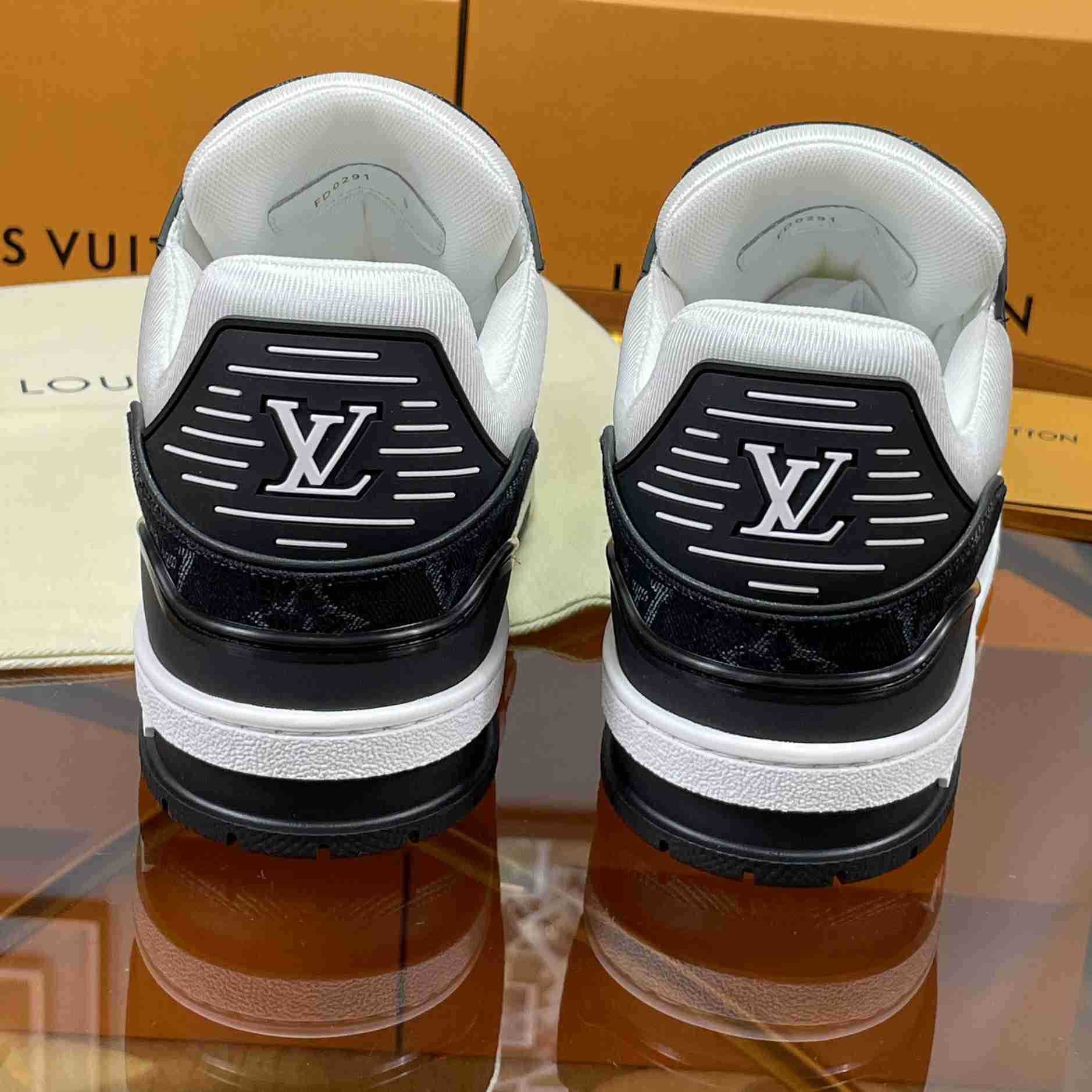 Louis Vuitton LV Trainer Sneaker       1A9JGB - DopestKickz