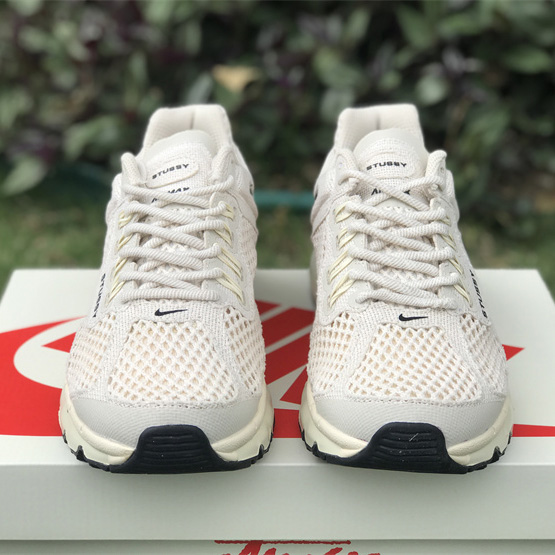 Stüssy x Nike Air Max 2013 Sneakers   DM6447-200 - DopestKickz