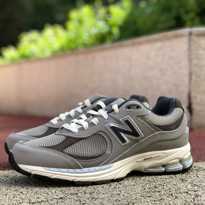 New Balance NB2002R Sneakers        M2002RAW - DopestKickz
