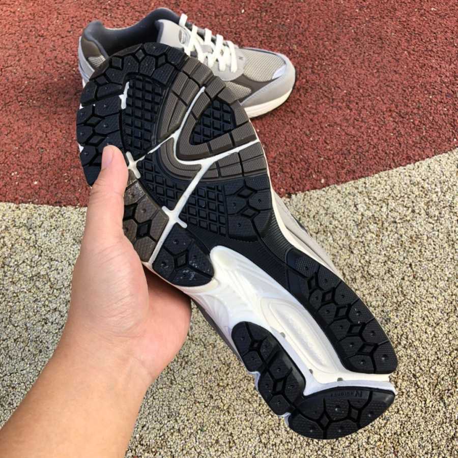 New Balance NB2002R Sneakers        M2002RAW - DopestKickz