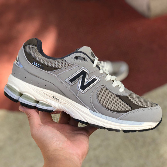 New Balance NB2002R Sneakers        M2002RAW - DopestKickz