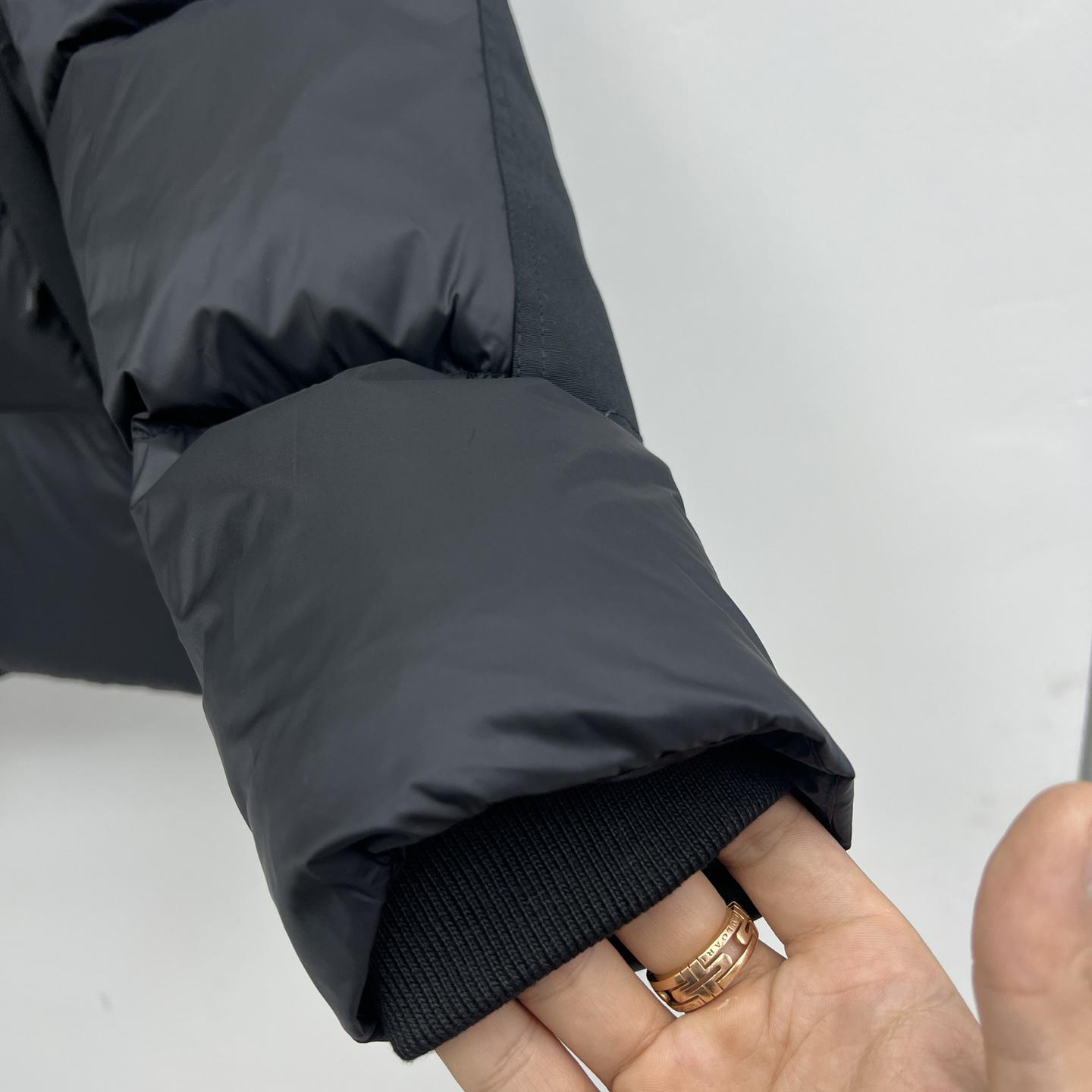 Burberry Detachable Sleeve Hooded Puffer Jacket - DopestKickz