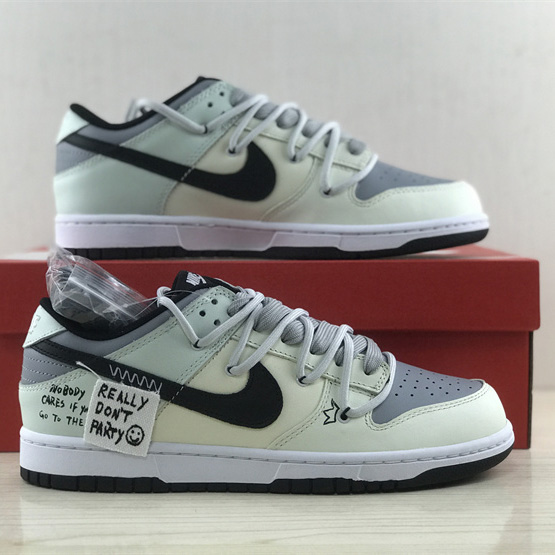 Nike SB Dunk Low EWB “Knicks” Sneaker   DD1391-100  - DopestKickz