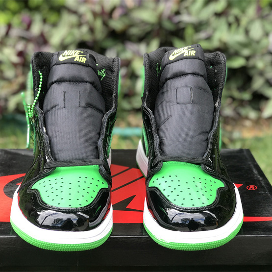 Air Jordan 1 High OG Sneakers    555088-030  - DopestKickz