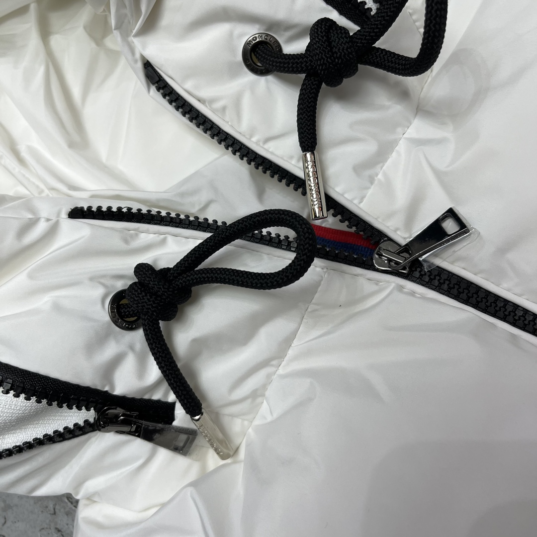 Moncler White Daynamic Porossan Down Jacket - DopestKickz