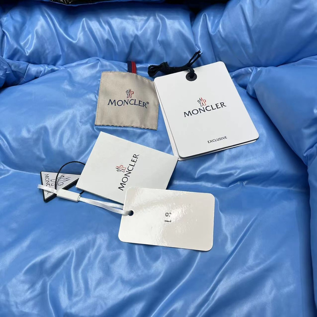 Moncler Gaou Short Down Jacket - DopestKickz