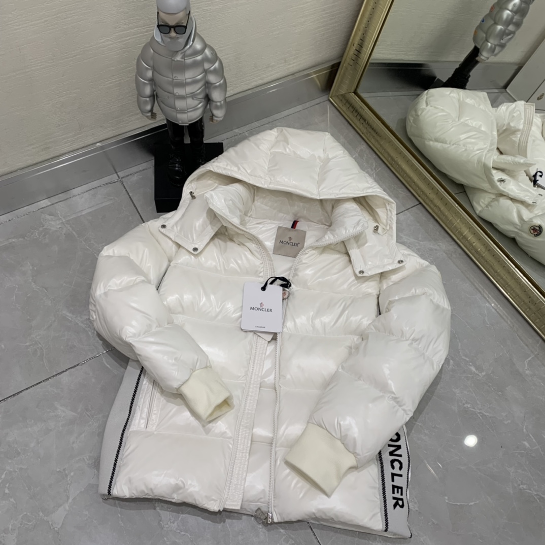 Moncler Lunetiere Short Down Jacket - DopestKickz