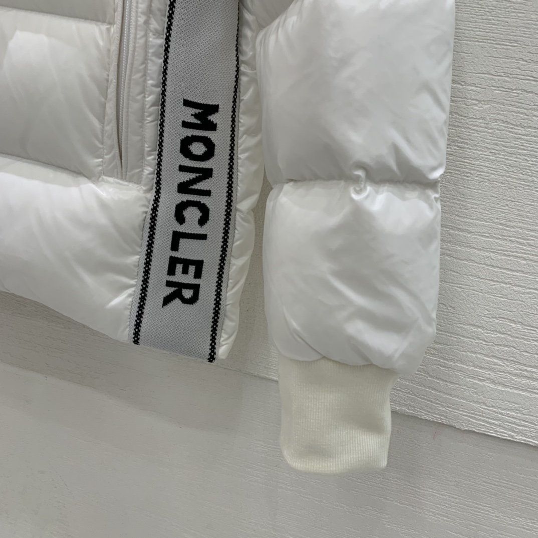 Moncler Lunetiere Short Down Jacket - DopestKickz