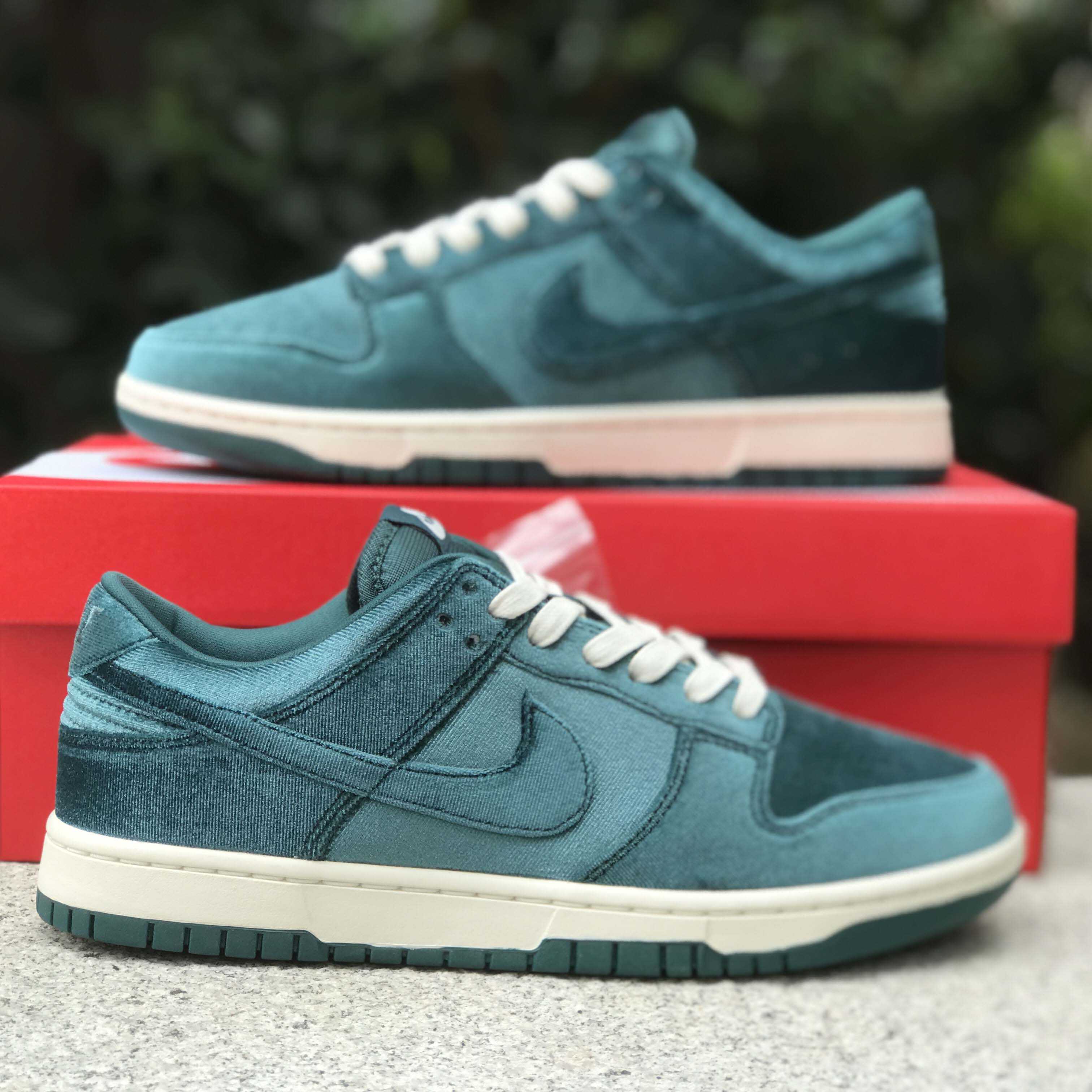 Nike Dunk Low “Green Velvet“ Sneaker   DZ5224-300 - DopestKickz