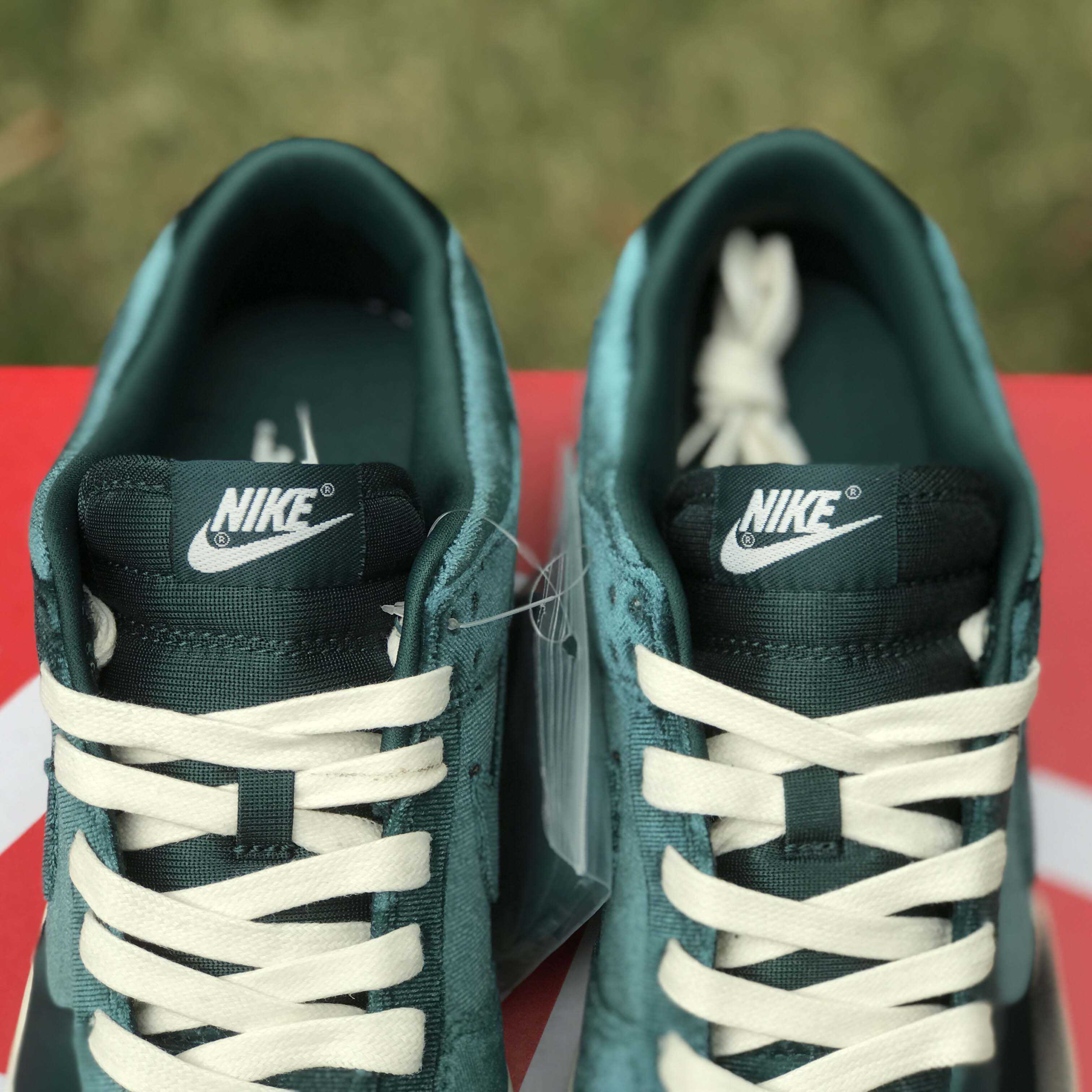 Nike Dunk Low “Green Velvet“ Sneaker   DZ5224-300 - DopestKickz