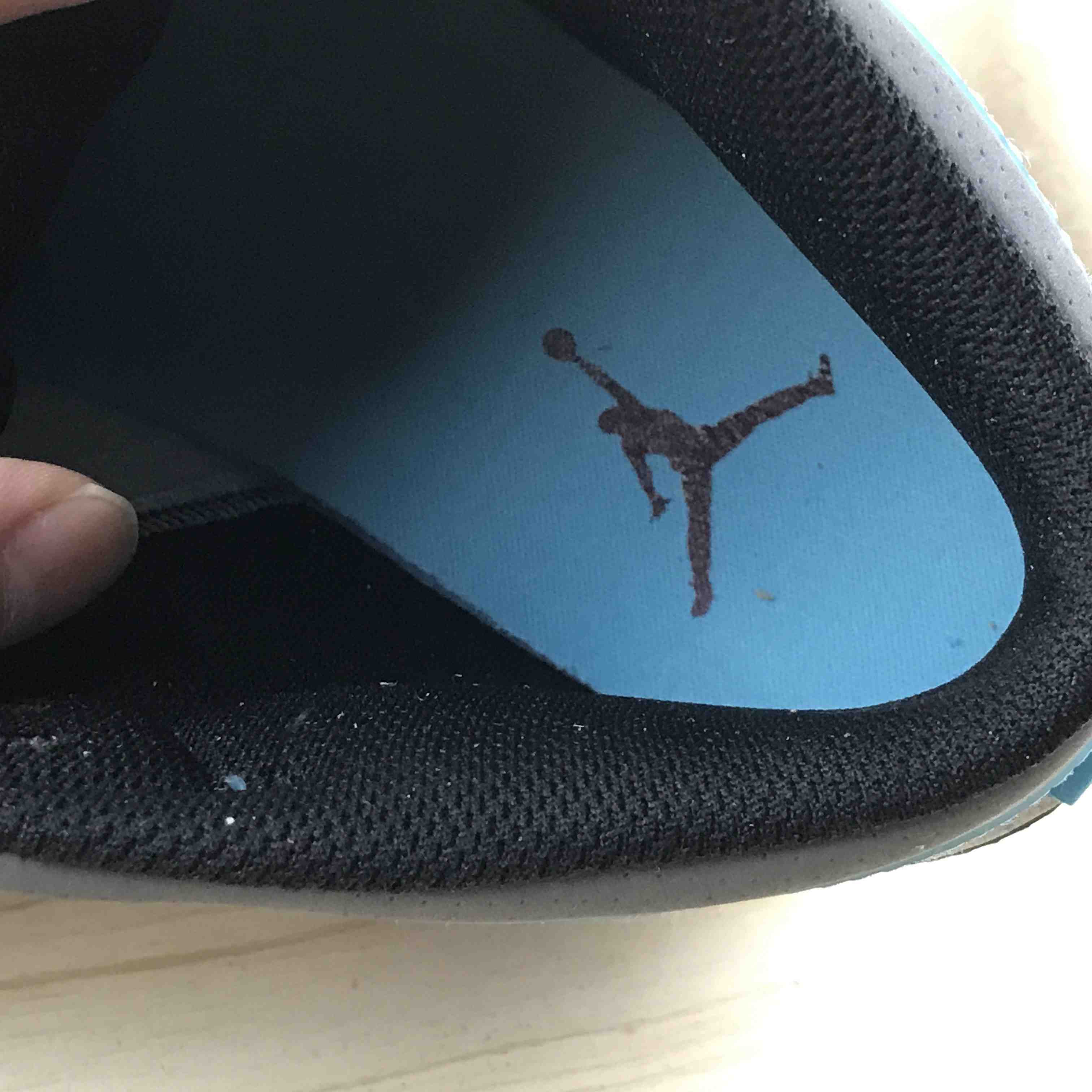 Air Jordan 1 Mid SE Sneaker     - DopestKickz