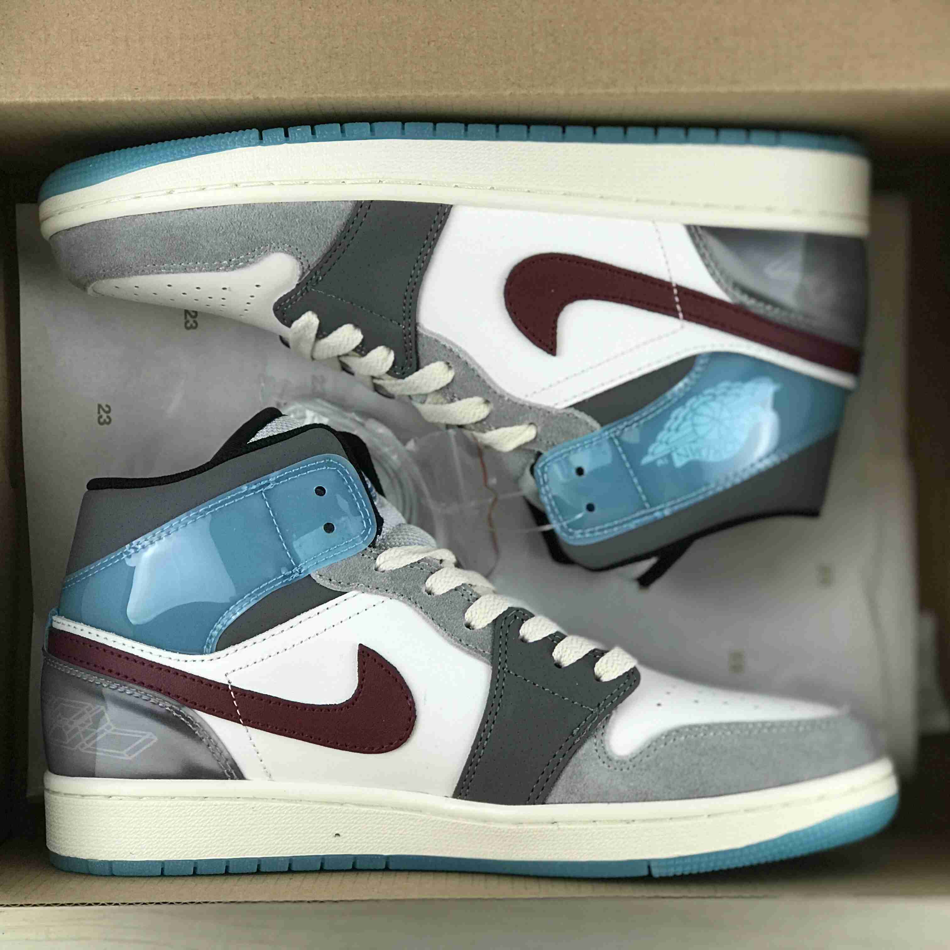 Air Jordan 1 Mid SE Sneaker     - DopestKickz